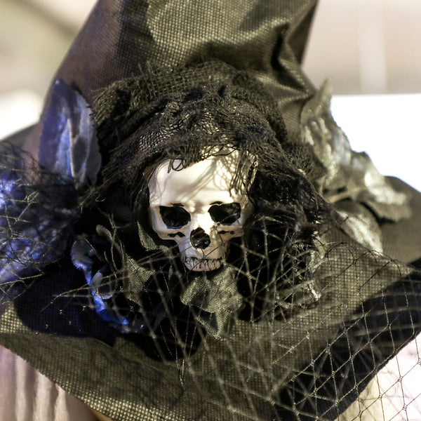 Animierte Halloween-Dekoration – Hexe mit Skull, LED-Augen, Sound & Bewegung, 170 cm