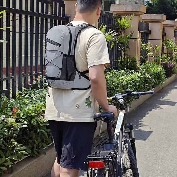 Reflektierender Leucht-Rucksack. 8 Liter. Kleines Raumwunder.