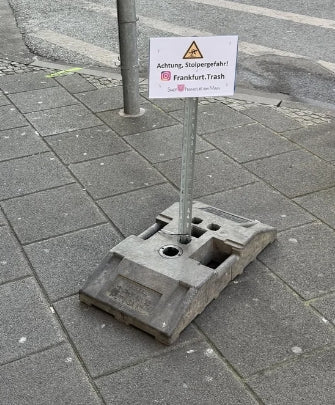 Goldene Manschettenknöpfe – Baustellen-Fußplatten Edition