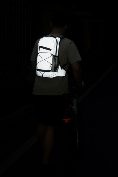 Reflektierender Leucht-Rucksack. 8 Liter. Kleines Raumwunder.
