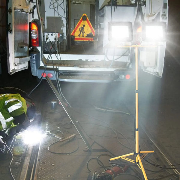 LED Stativ-Baustrahler Flutlicht 200 Watt (2x100 Watt). 230 Volt. IP66.